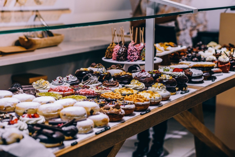 boutique-LE CASTELLET-min_shop_dessert_pastry_bakery_counter-184398